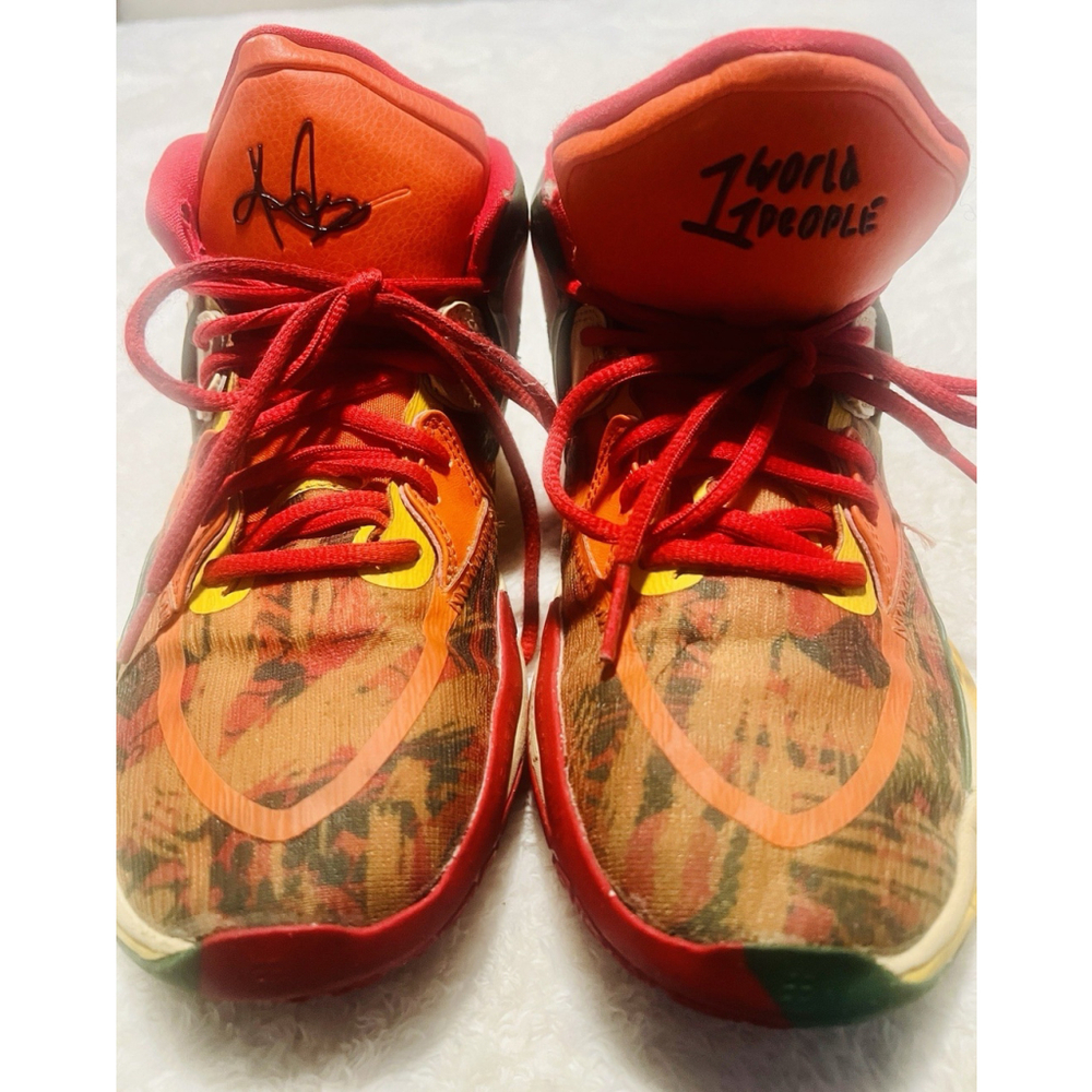 Nike Kyrie Infinity 1 World 1 People Basketball Boys 6.5 Y Men’s 6 Women’s 7.5